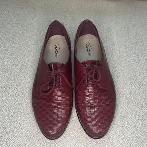 Beautiful Oxfords 8.5 Wide